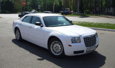 Chrysler C300 Белый