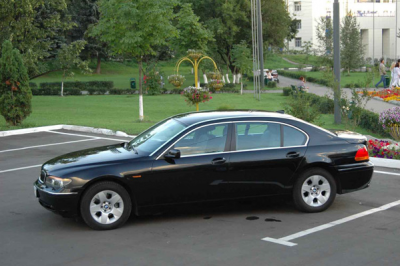 BMW 745i Черный