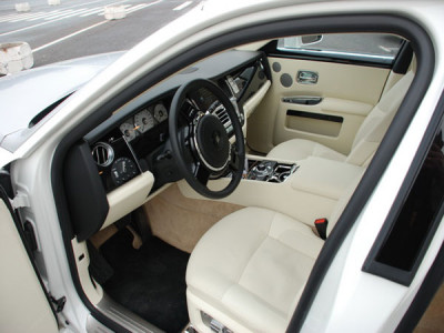Rolls-Royce Ghost Белый, черный