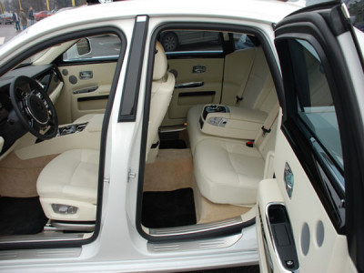 Rolls-Royce Ghost Белый, черный