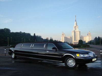 Lincoln Town Car Белый, черный, 13 мест