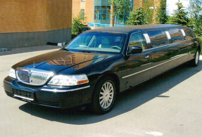  Lincoln Town Car Белый, черный