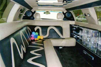  Lincoln Town Car Белый, черный